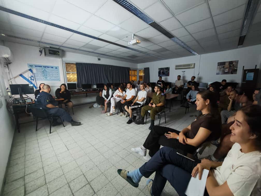 🏕️ גיבוש שוחרים - ערב במגורים